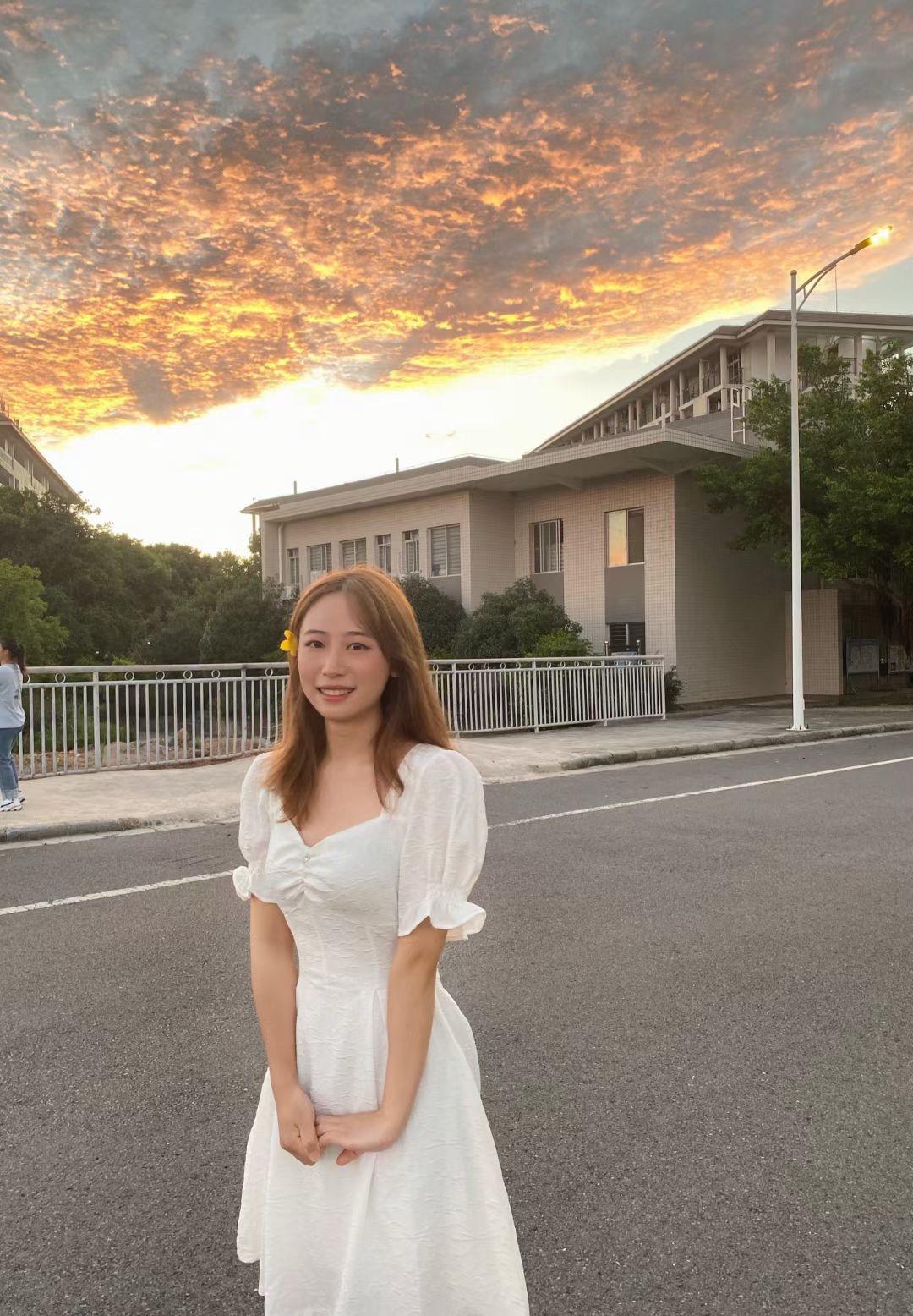 图片依次为：未毕业  上班一年  上班四年