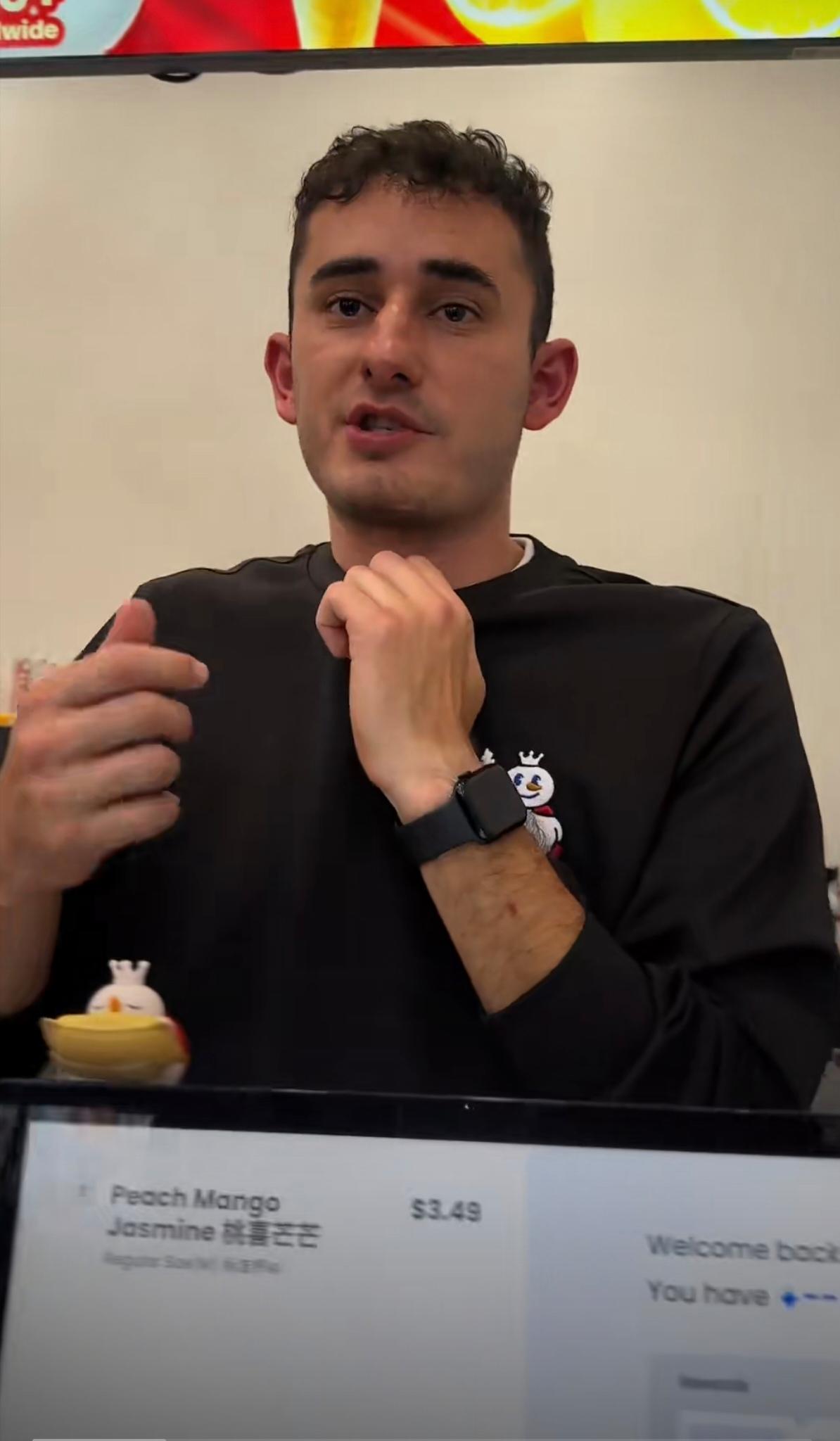 掌握一门外语的重要性，至少可以进外企。一个美国青年到中国留学后，掌握了中文，回