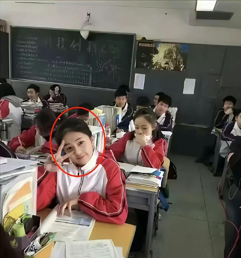 谁能预料到，这个高中女生，将来会成为顶流明星。