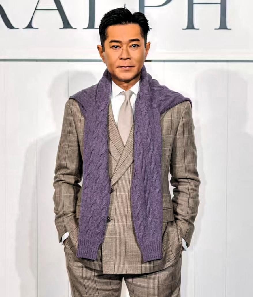 果然男人的思想我不懂，我问朋友，古天乐怎么敢投3个亿，翻拍一部《寻秦记》？