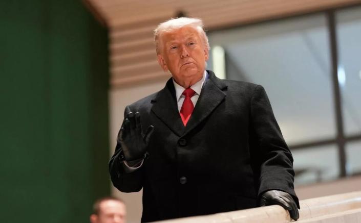 不能等，美国公开喊话中国当地时间27日，特朗普在迈阿密出席活动时，面对记者提问