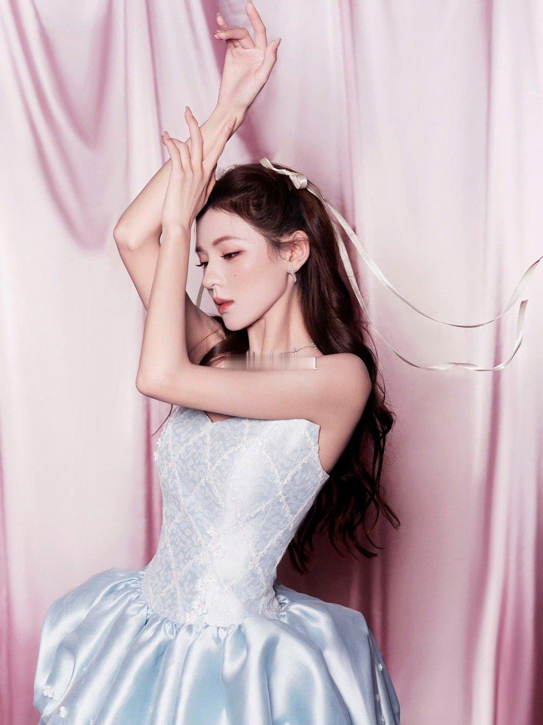 请导演将美女人设的本子递给张予曦，美女角色就应该让真正的美女来演！张予曦美的不知