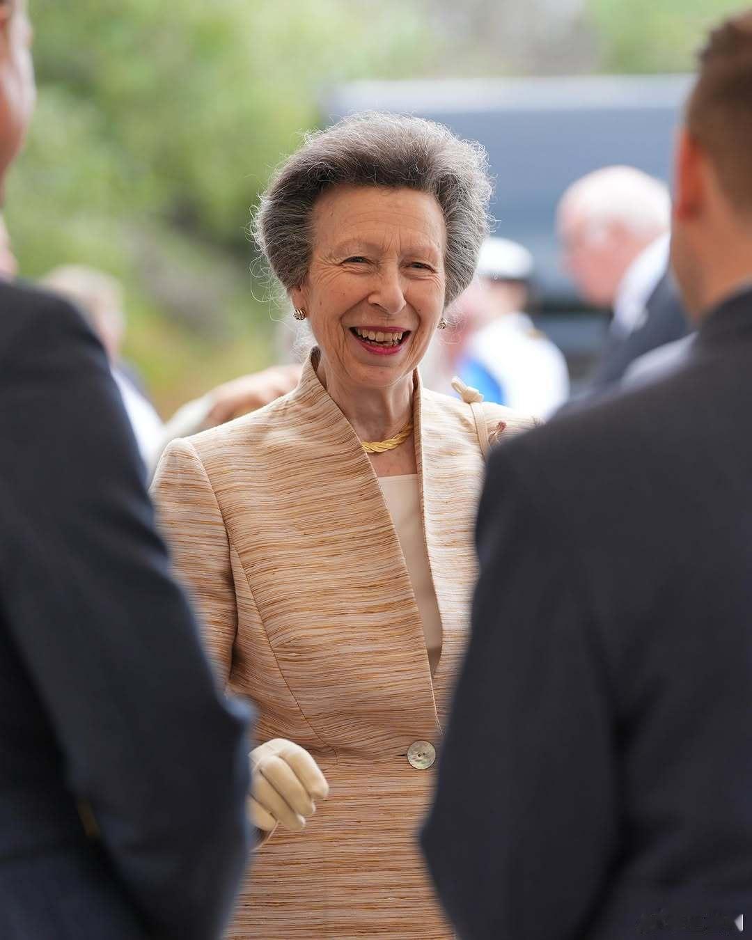 英国王室🇬🇧安妮公主夫妇出席纪念克里特岛战役85周年活动。世界各国王室公主
