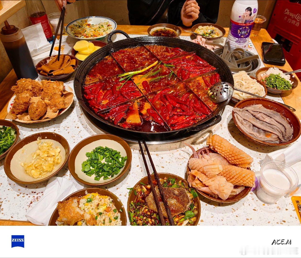 又上线了家人们，我在成都从不吃火锅，只吃串串，可能很多外地朋友不知道吧…吃火锅还