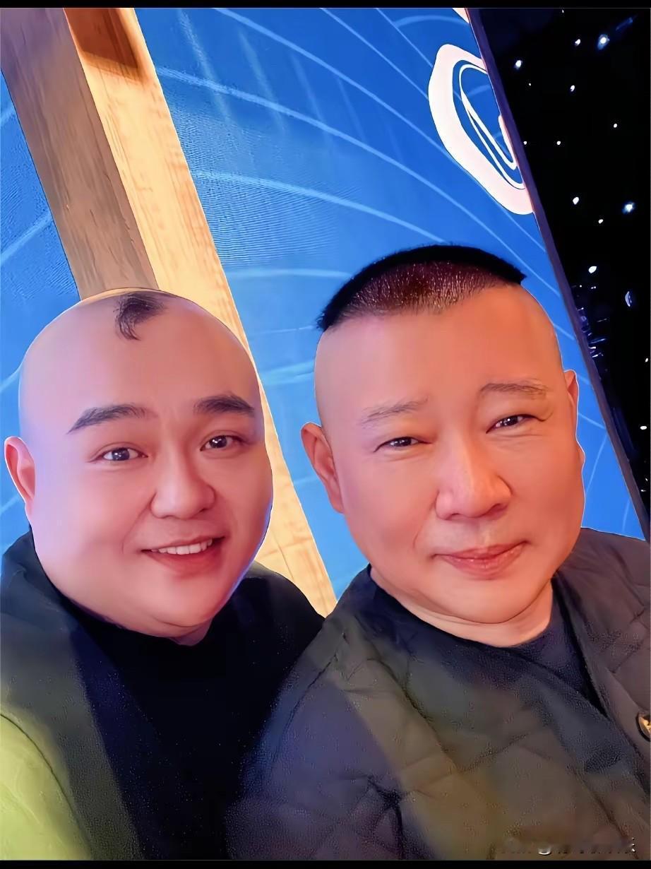 德云社高管捅破窗户纸，这话也就他敢说。昨晚杨鹤通直播，直接点名了曹云金、何云