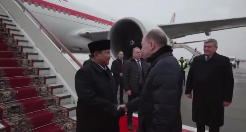 印尼总统抵达俄罗斯访问，受到高规格接待！普京还答应送印尼一个大礼。12月10日