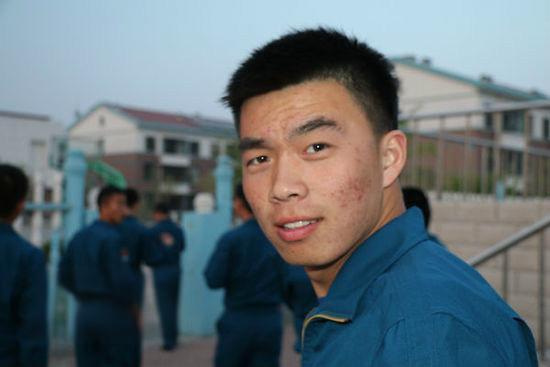 鲁朋飞（1993‑2015），河南焦作博爱县人，海军航空兵飞行学员。2011年