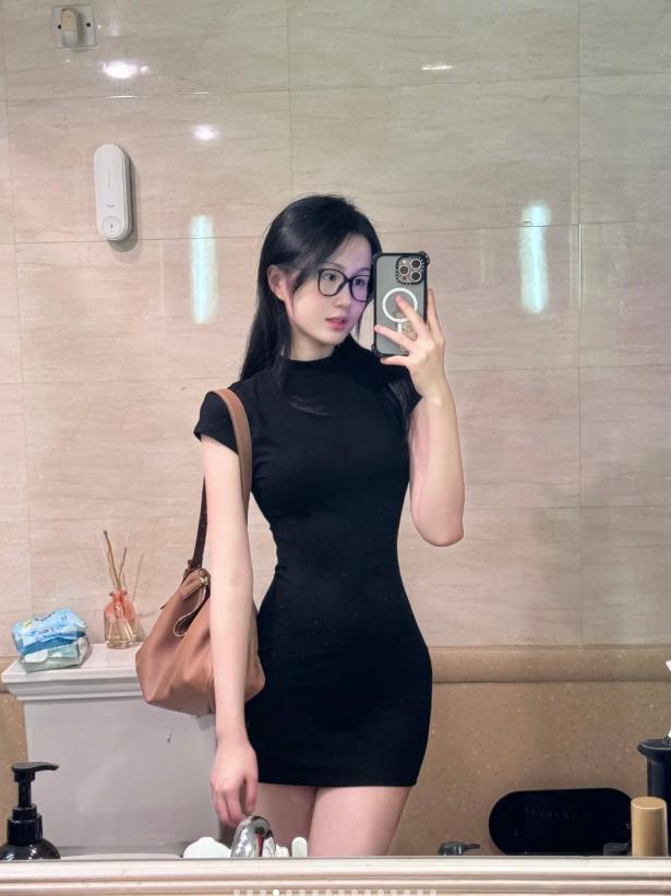 2025年马上就要结束了，准备好回家相亲了，这个是我们亲戚大姨介绍的女孩子，昨天