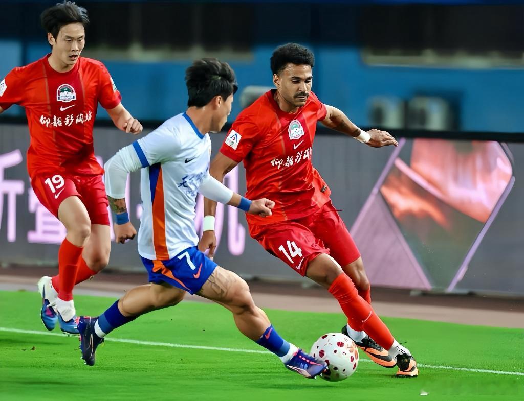 中超河南队连续密集赛程即将到来，河南彩陶坊却面临主力阵容战力折损的困扰，特别是