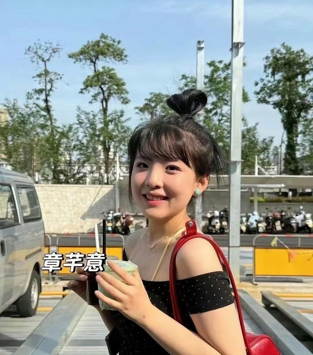 章家三姐妹的画风怎么越看越像感觉都在朝着章若楠的风格靠拢