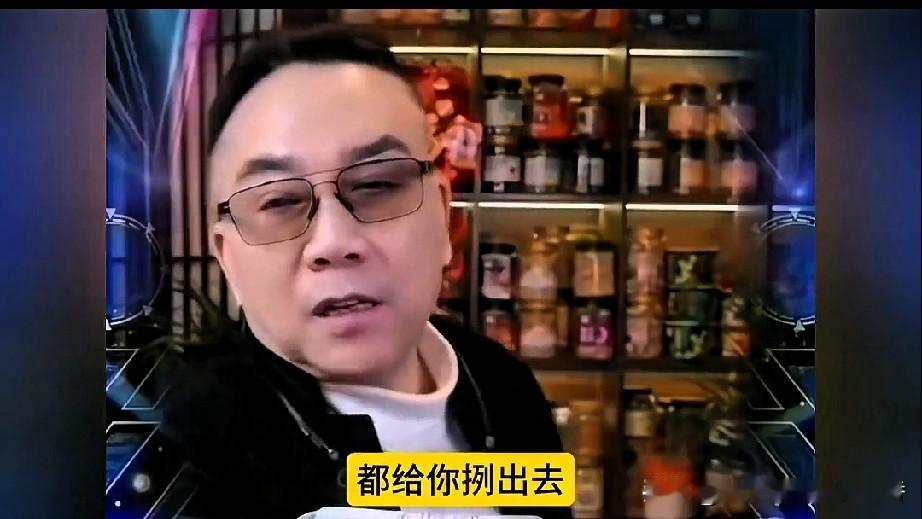 杨仪在直播间对那些骂他的黑粉说:“杨光相声社我天天去的，没一个敢去胡闹的，前几天