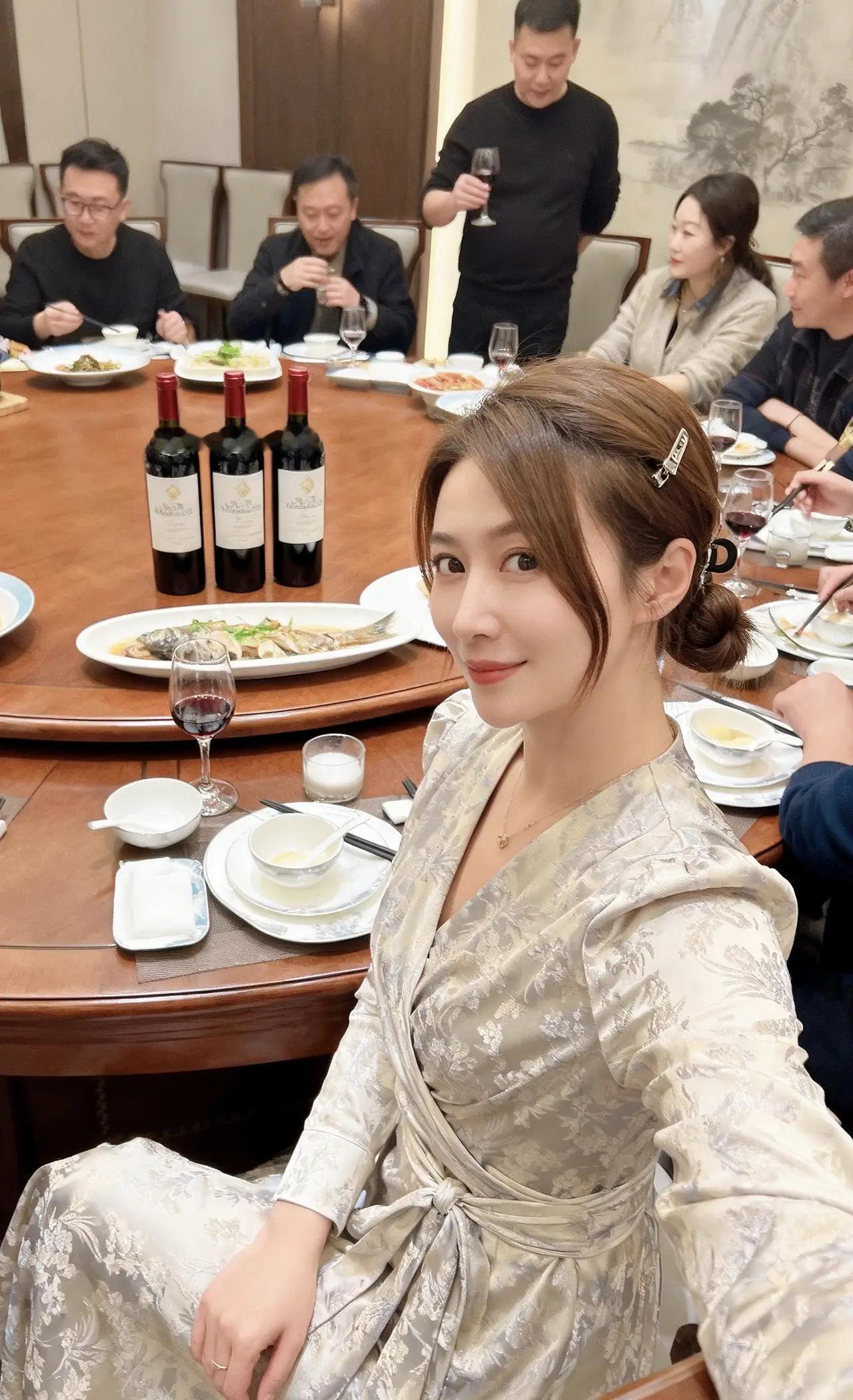 参加聚会遇到了曾经让我暗恋的那个男人心中仍会泛起涟漪但是我们都有属于自己的