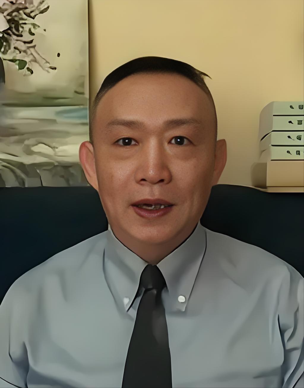 东方大国的学者卢麒元，近日在北京公开发声。他提出了一个惊世骇俗的主张：“立