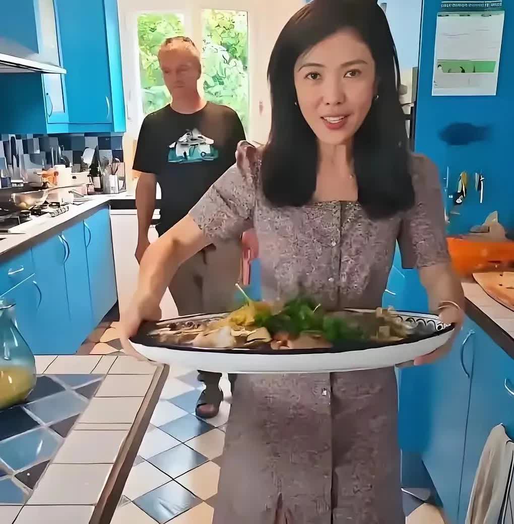 苏芒，国内顶尖女拳师，名言：职场才是战场，家务是牢笼”。在她眼中，家务就是负