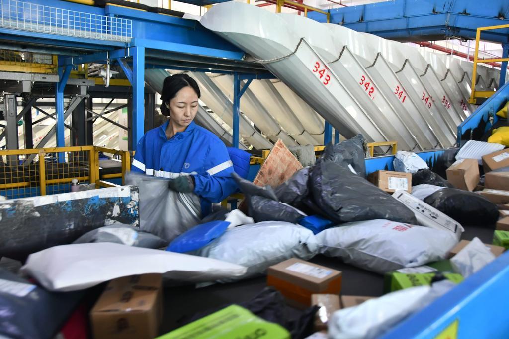 线上和线下已经分不清楚了，这件事比想象中来得更快。分不清楚了，是因为本来就不