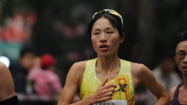 多家外媒报道张水华, 护士辞职后收入惊人, 独特经历全球绝无仅有