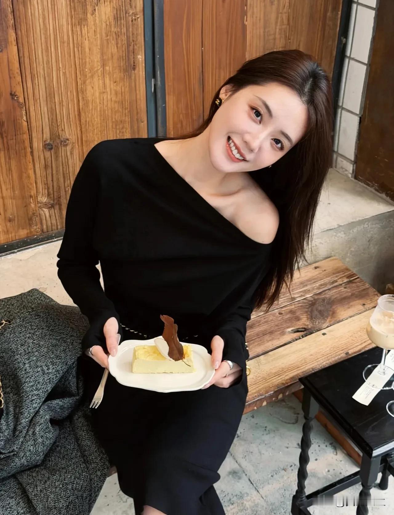 “在喜欢的状态里生活，做你自己生活不在于富裕，而在于知足。