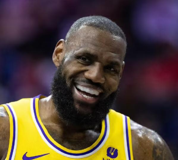 湖人好消息啊，首轮对手出来了，有主场优势啊！今天湖人战胜太阳。因为火箭今天输球