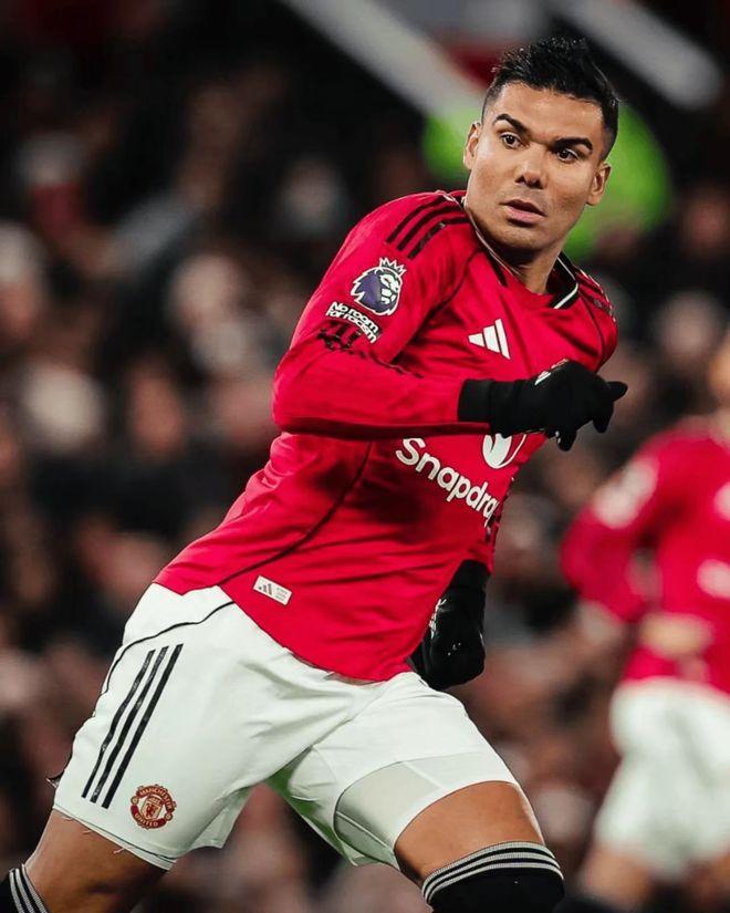 其实让卡塞米罗再多留一年也是好的，以曼联现在的排名不出意外的话，明年是可以踢欧冠