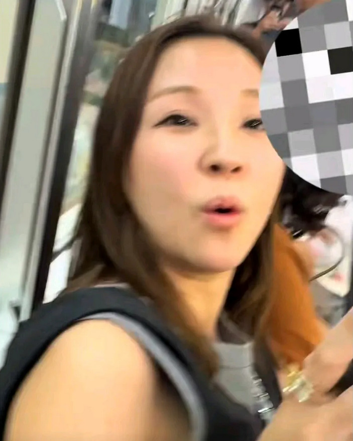 女子发视频称在日本地铁遭种族歧视：被一女子恶意坐身上，对方拍视频并说“这里是日