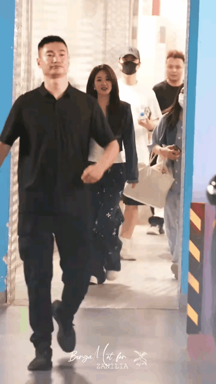 赵丽颖再次证明了一个道理，不管你长得再好看，再年轻漂亮有自信，发型都至关重要