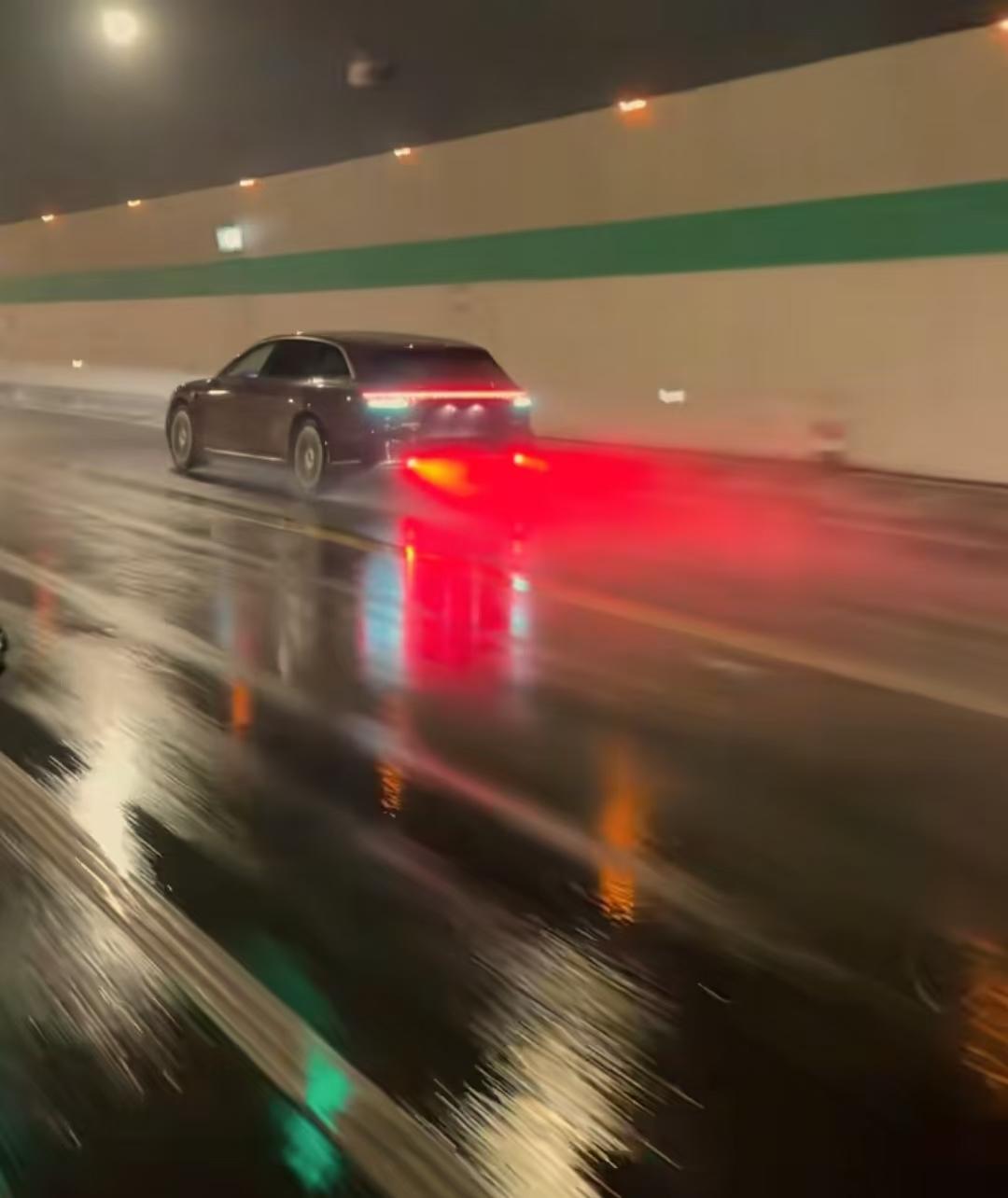 余承东团队又重新定义了旅行车的可玩性，享界S9T的后雾灯效果也太帅了，空气动力学