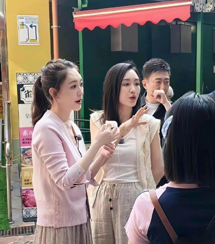 王鸥﻿‏和李小‎冉本人长这样，﻿真⁠﻿不是⁠随便谁﻿都能当女明星的‎‎。