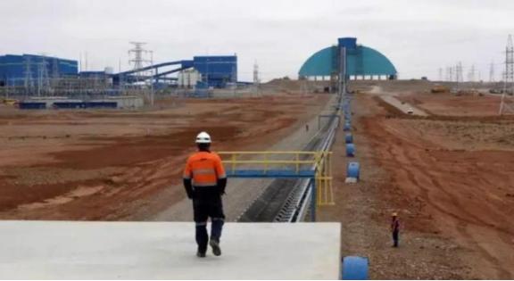 东方大国没有免费的午餐！蒙古那个超级大铜矿，离中国边境才80公里，结果没抱上中国