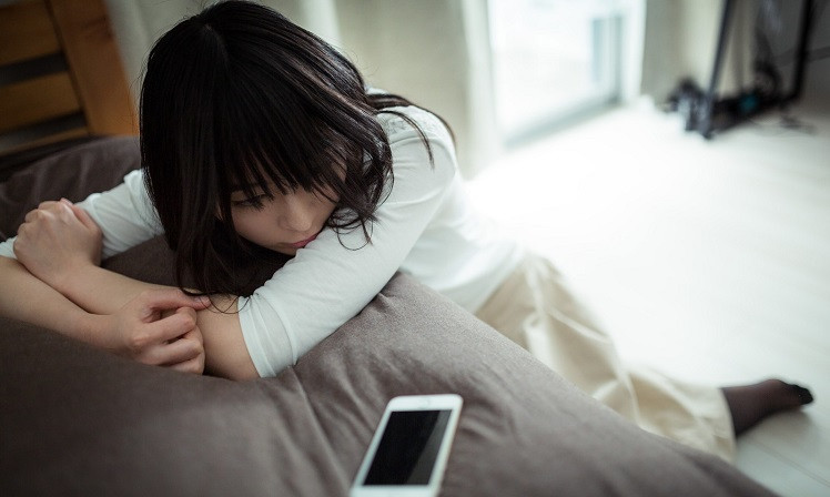 男人不爱了，这6个表现最明显：1、在家里很沉默，不跟你分享生活和心事，连废话也