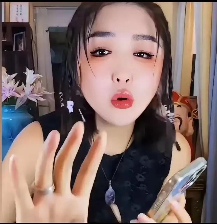 这些人嘴里真的是没有实话。说翻脸就翻脸。娇娇和魏三也翻脸了。不光向魏三这个