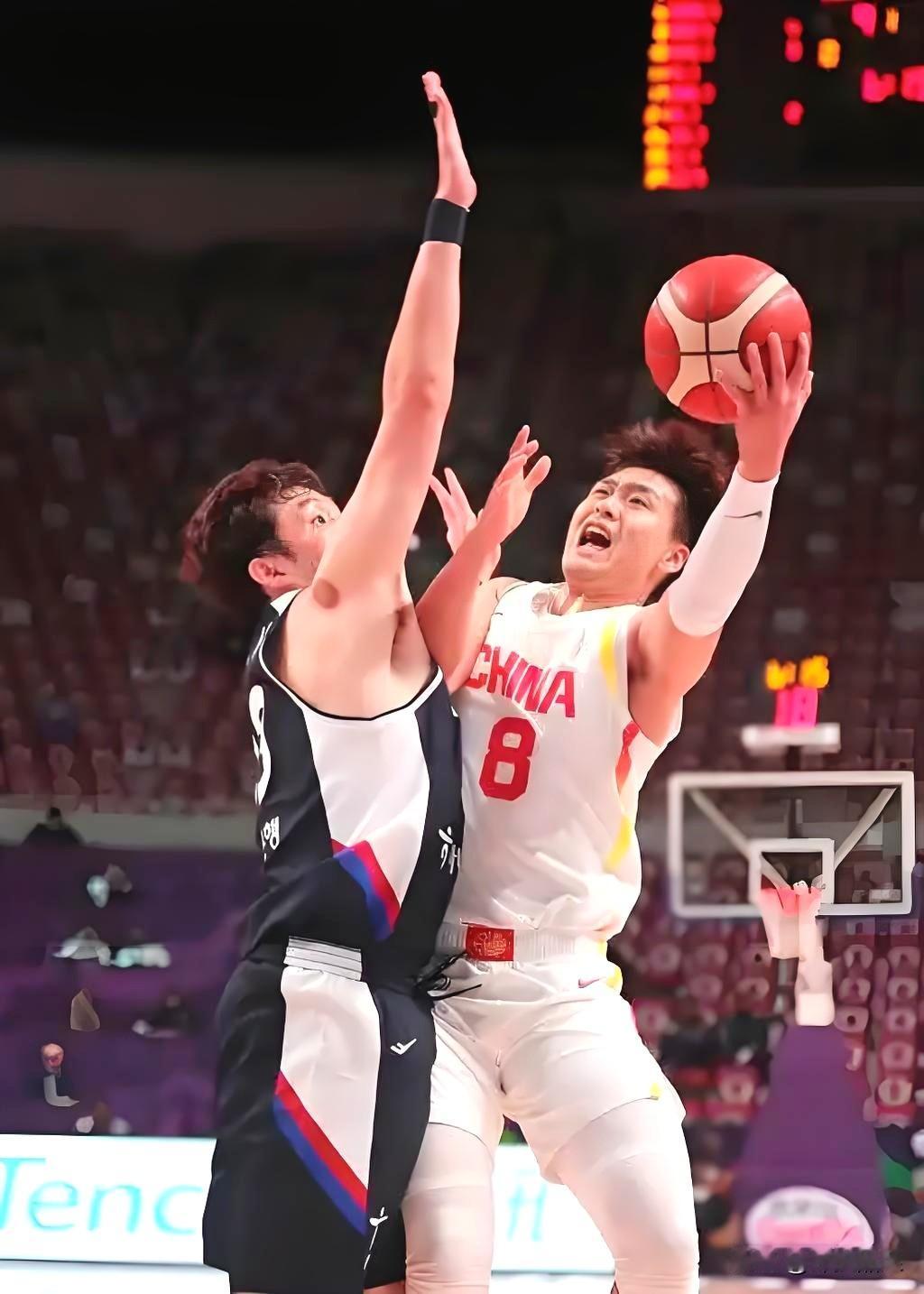 输球之夜怀念三人！1.赵睿赵睿每次打韩国男篮都有高光表现，今年亚洲杯韩国队输