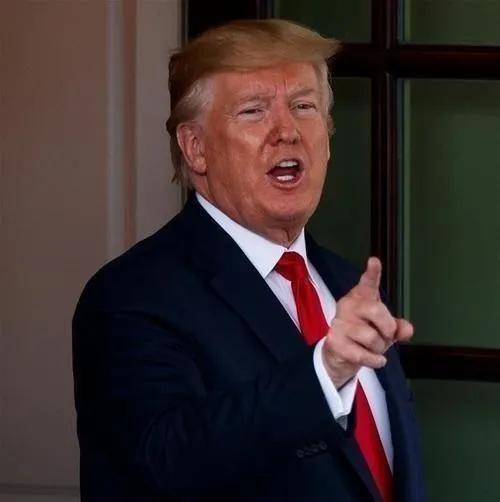 盖世普言！有人当面问特朗普：“世界上还有谁能管得了你？”他没有躲闪，直接接过了话