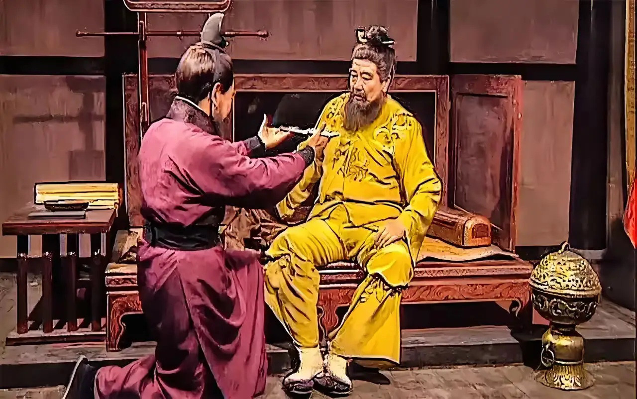 曹操被吉平刺杀后，为什么不仅没有发火，反而大笑不止呢？他笑当年自己面对董卓，只敢献刀，如今这个手无缚