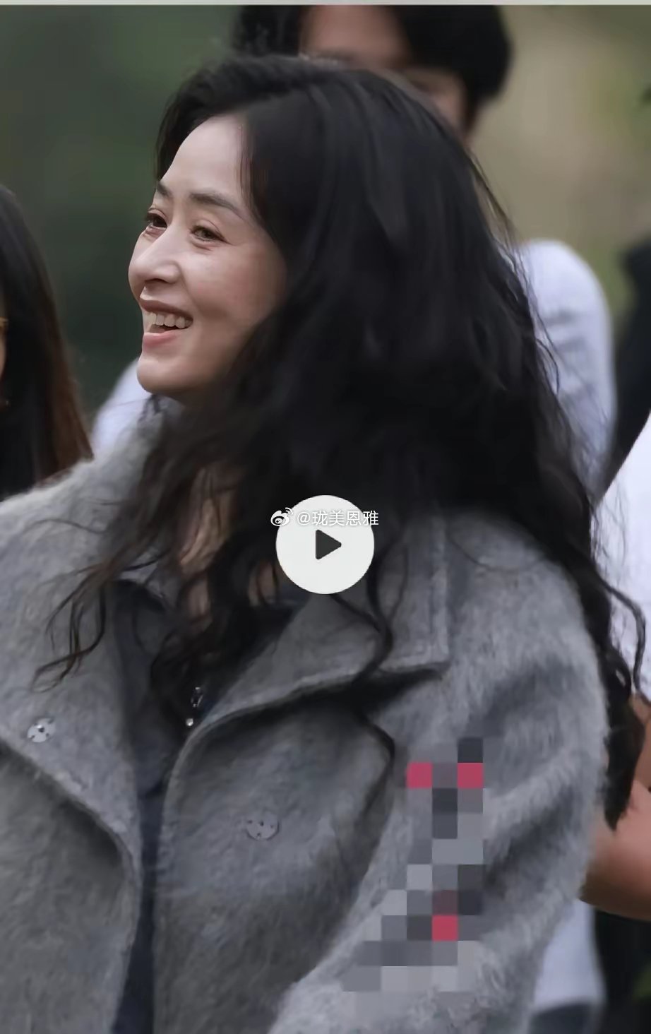 蒋欣从房车上下来素颜被拍到，简直断崖式衰老​​​