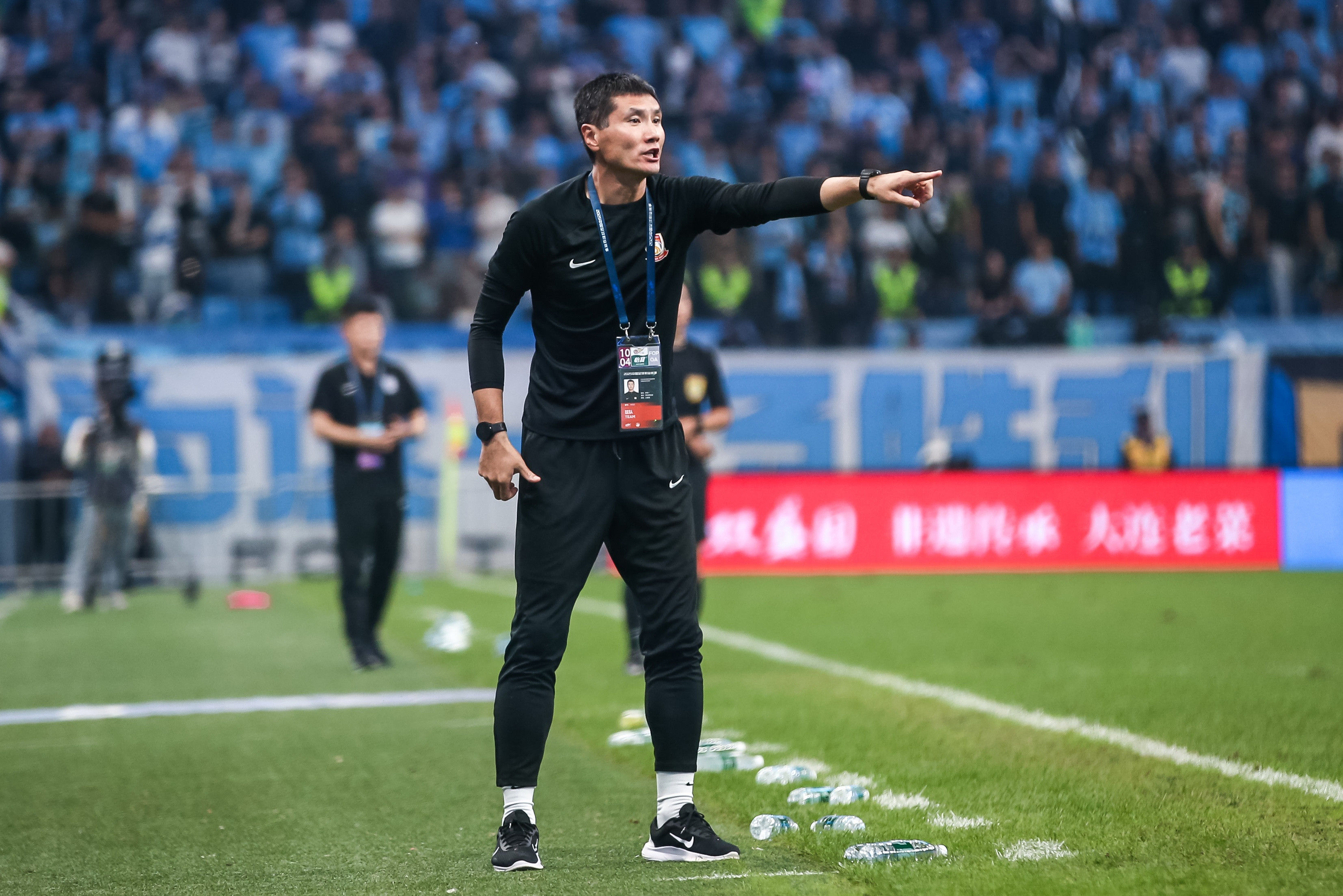 马德兴: 邵佳一受青睐在于有多位外籍助手, 尝试“土主洋辅”模式