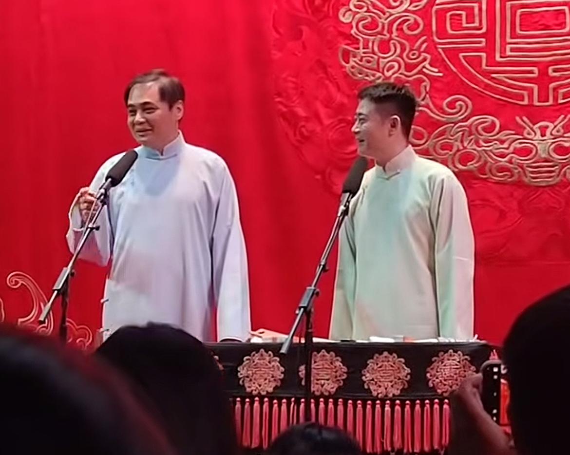 德云社高峰真的太让人刮目相看了，不愧是总教习此前类似的事情在刘老根大舞台也曾上