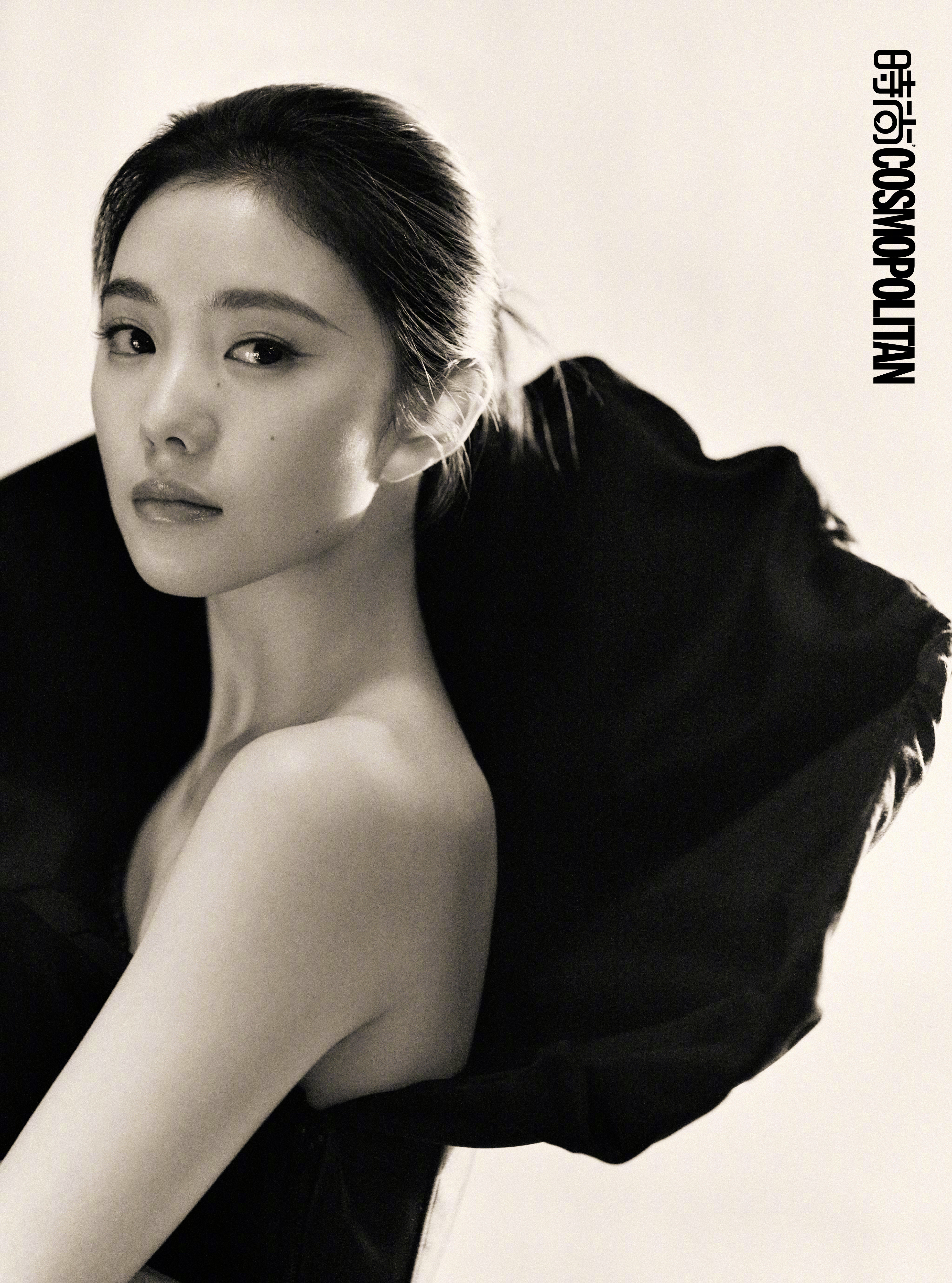 刘浩存｜COSMO🩰一组超美的芭蕾风写真～刘浩存时尚COSMO芭蕾风