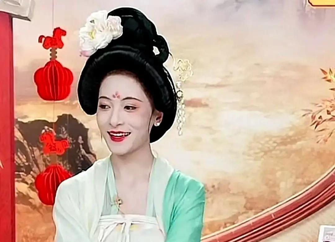 车厘子没洗直接吃？主播当场社死！安安端盘车厘子招待潇潇，刚递过去，后台吼一