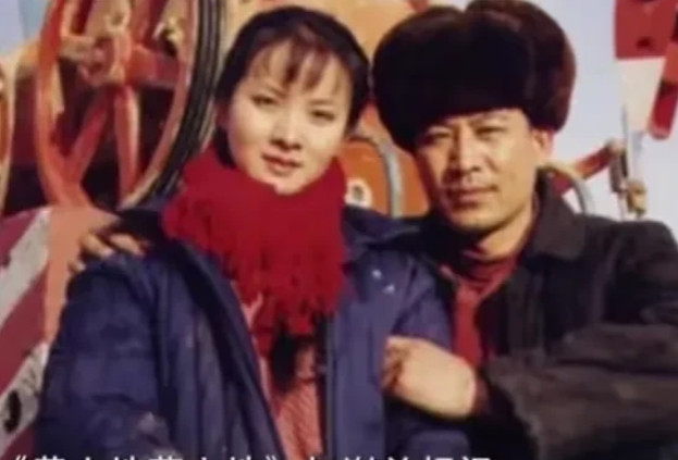 2000年，谢兰嫁给了大她11岁的演员师小红，两人约好了“丁克”，不要孩子，因为