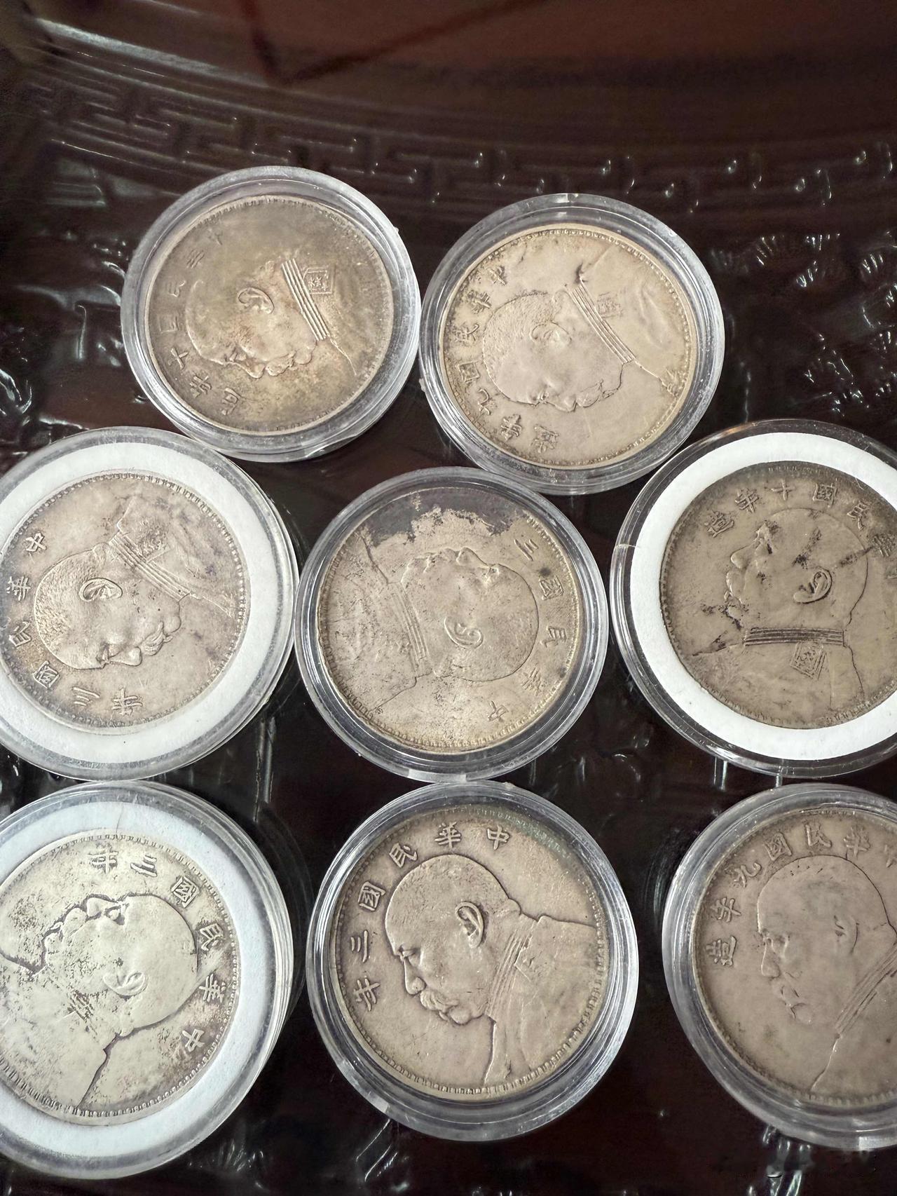 我收藏的老旧物品我收藏的东西不多就是几个大袁大头，还有一枚两角的，钱币收藏也有一