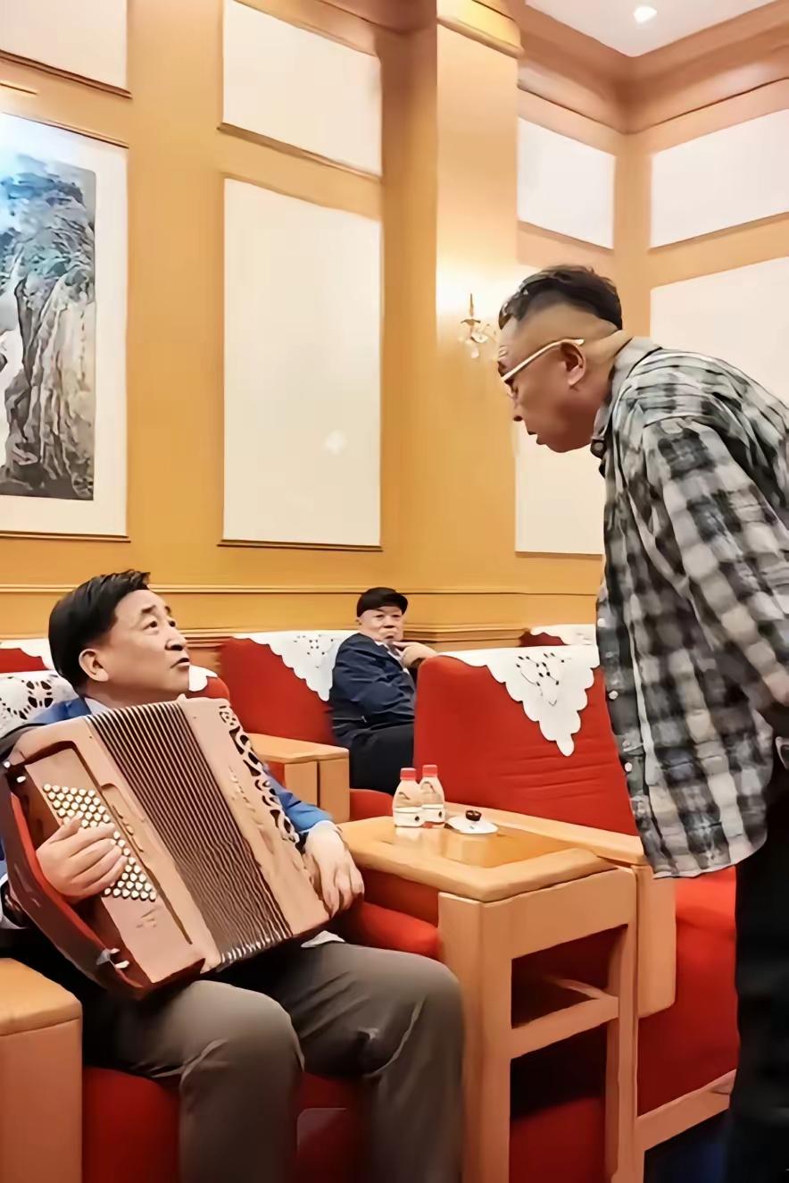 于谦和姜昆出现在了同一画面当中？而且两人同时参加同一台晚会，这件事搁到十年前简直