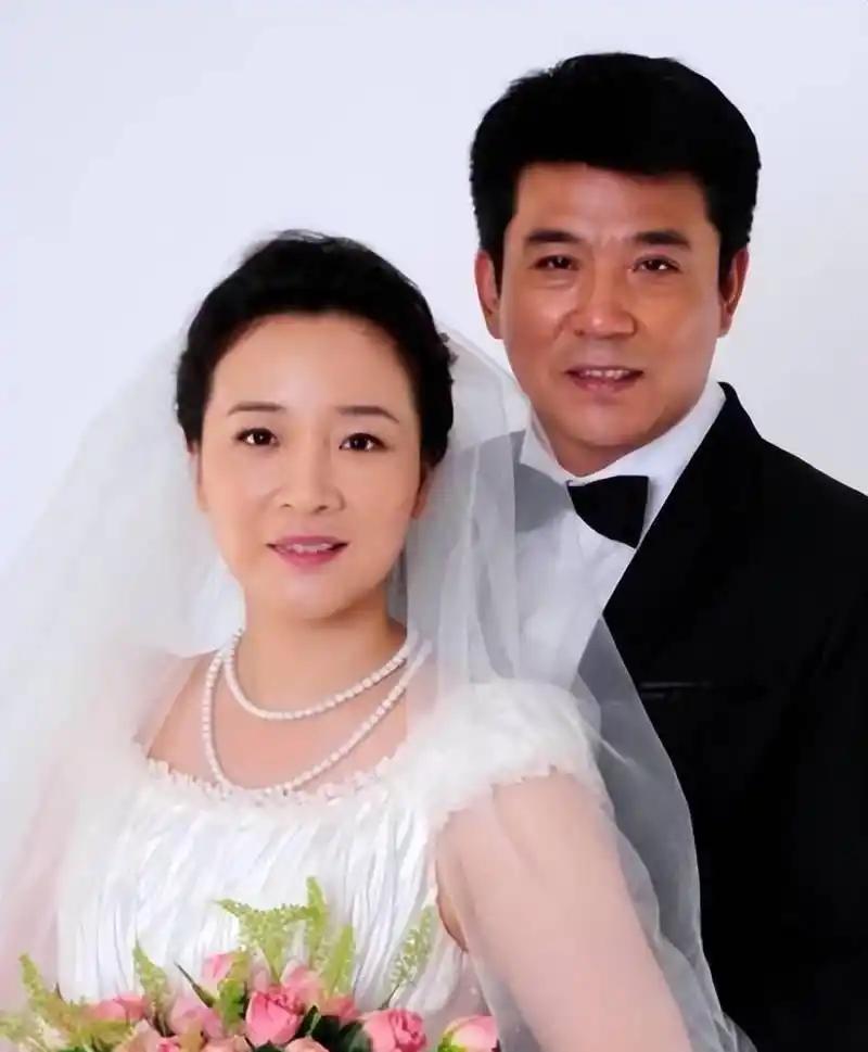 陈小艺照顾瘫痪丈夫16年，支撑她走下去的竟是儿子刘恒甫真的没想到，陈小艺照