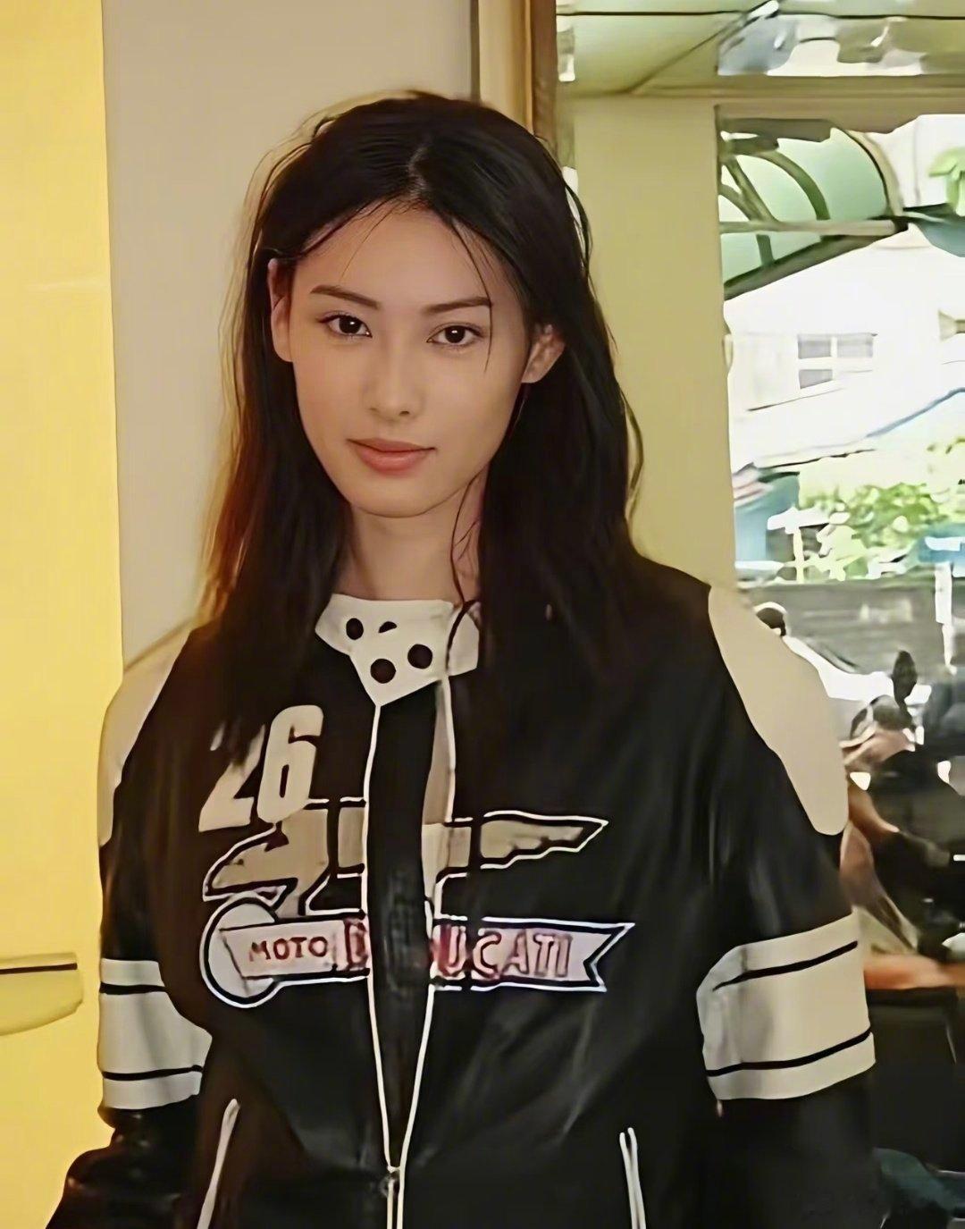 梁洛施才是真的内娱无代餐做男做女都精彩的一张脸微博电影之夜