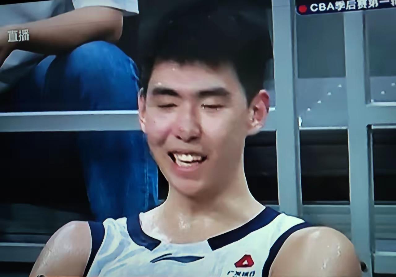 徐昕笑了，杜峰哭了！广东队遭遇开门黑，17分惨败给了广州队，胡明轩状态跌入谷底