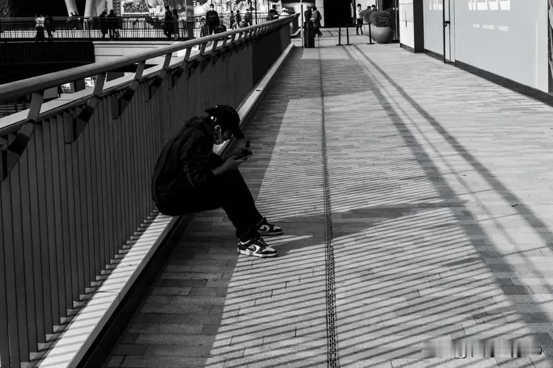 打错算盘了，以为喊声越大越能要来养老金的想法十分愚蠢。恰恰是这种看似小聪明的做法