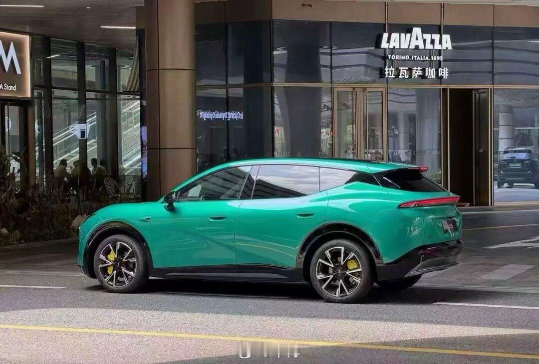又一款新车！小鹏MONA L05来了  最近小鹏MONA L05实车已...