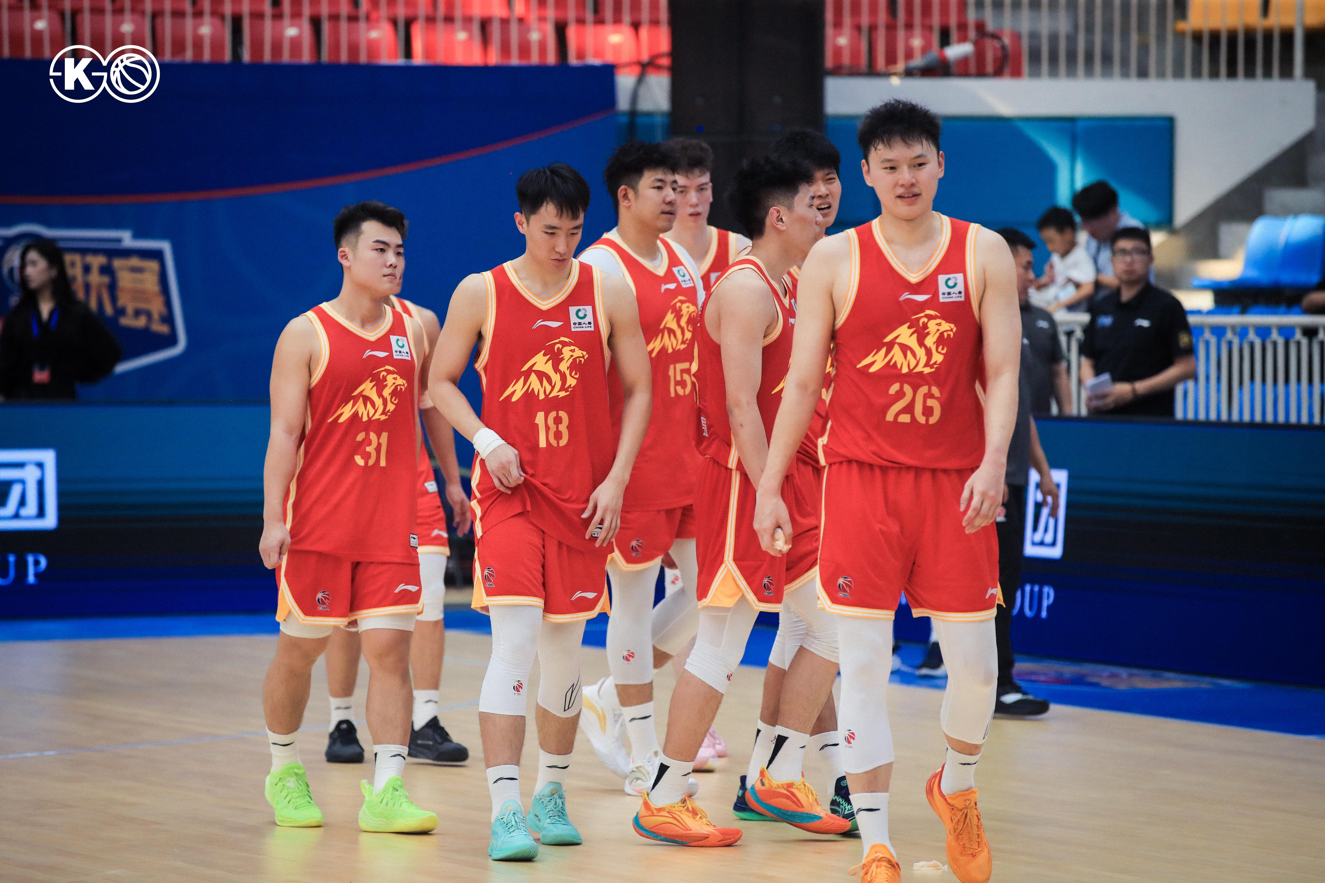 媒体人: 孙铭徽原本8月去西班牙特训, 但有比赛计划故不去了