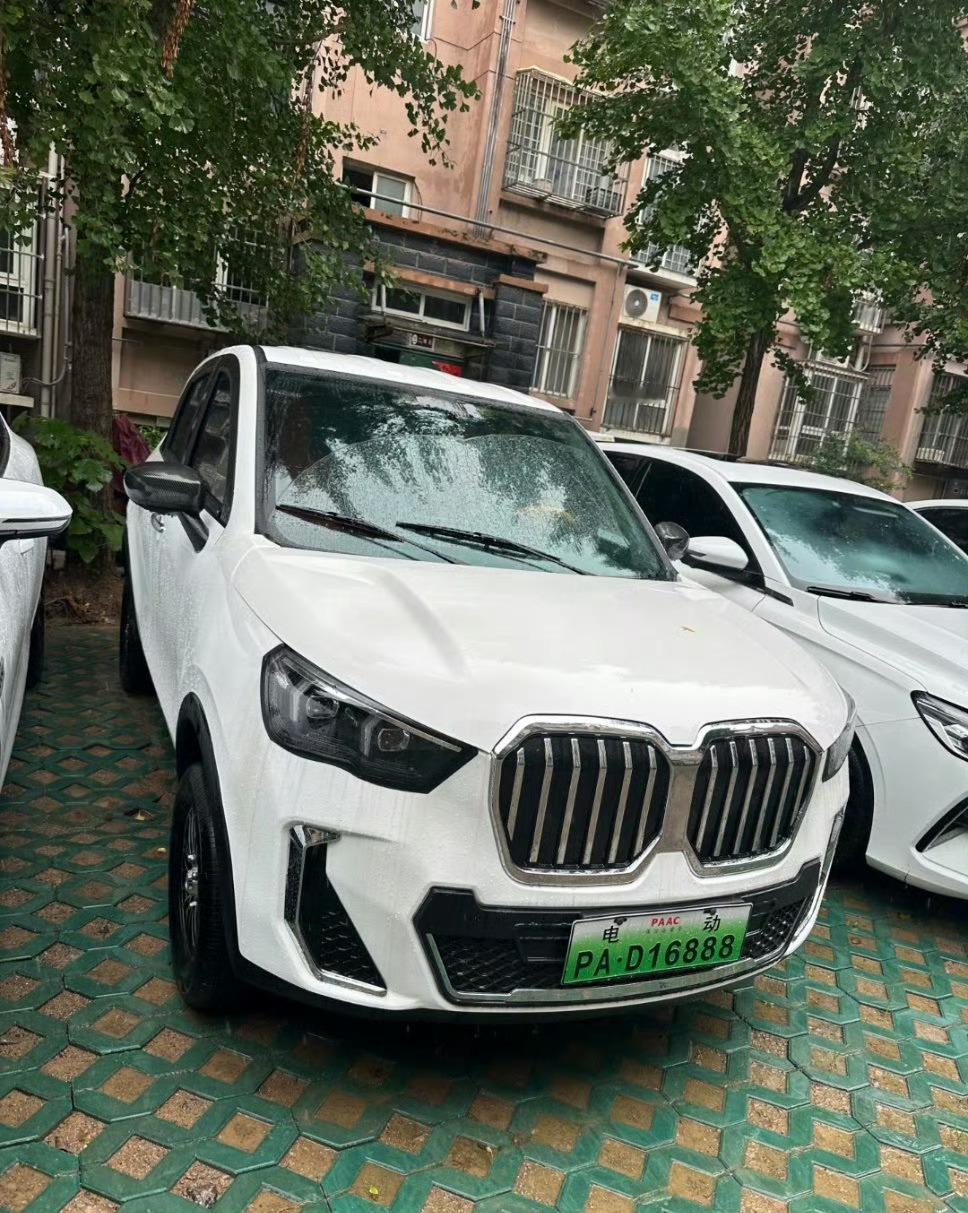 谁来管管现在的老头乐再不管老头乐都要出半挂了开车十年，第一次被后视镜里的画面吓到