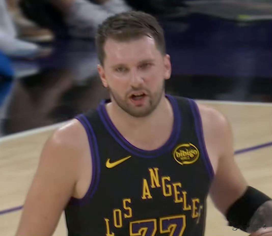 到底是谁说让东契奇传球了？今天，湖人队在主场以109-110不敌魔术队，本场