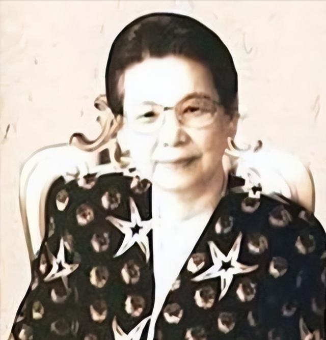 1988年春天，79岁的李先念在中南海办公时，秘书送来一份出国人员名单，他看到“